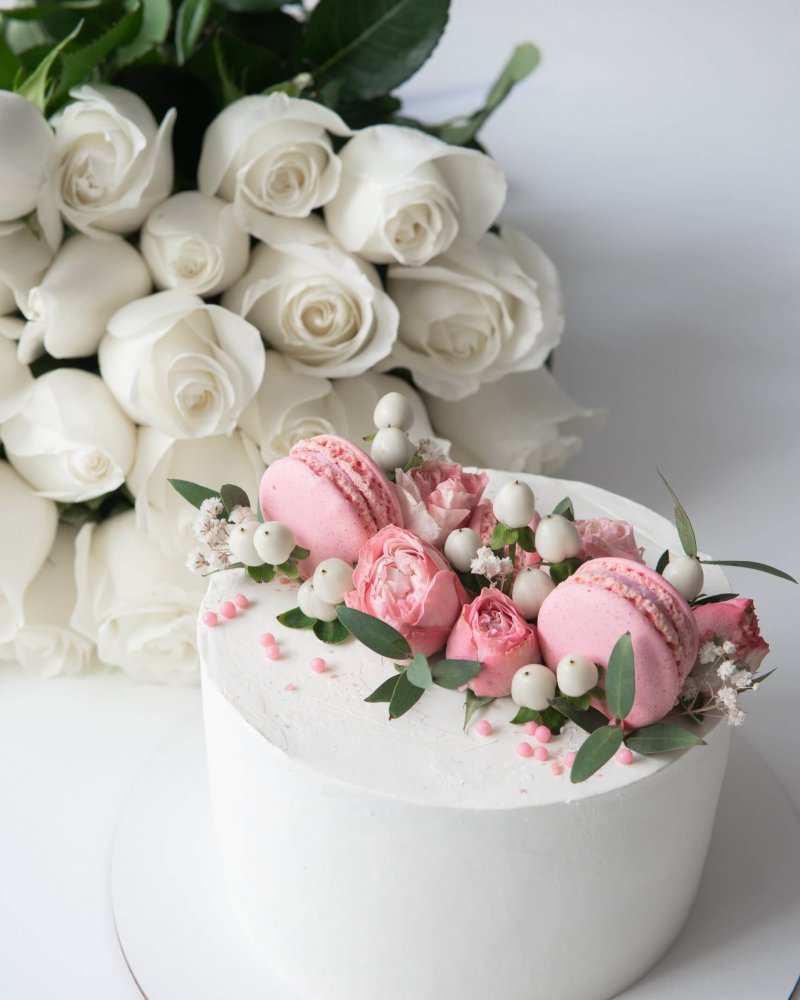 making the classic wedding. Birthday cake. cake look with flowers decorations White cake decorated for a wedding celebration of love,